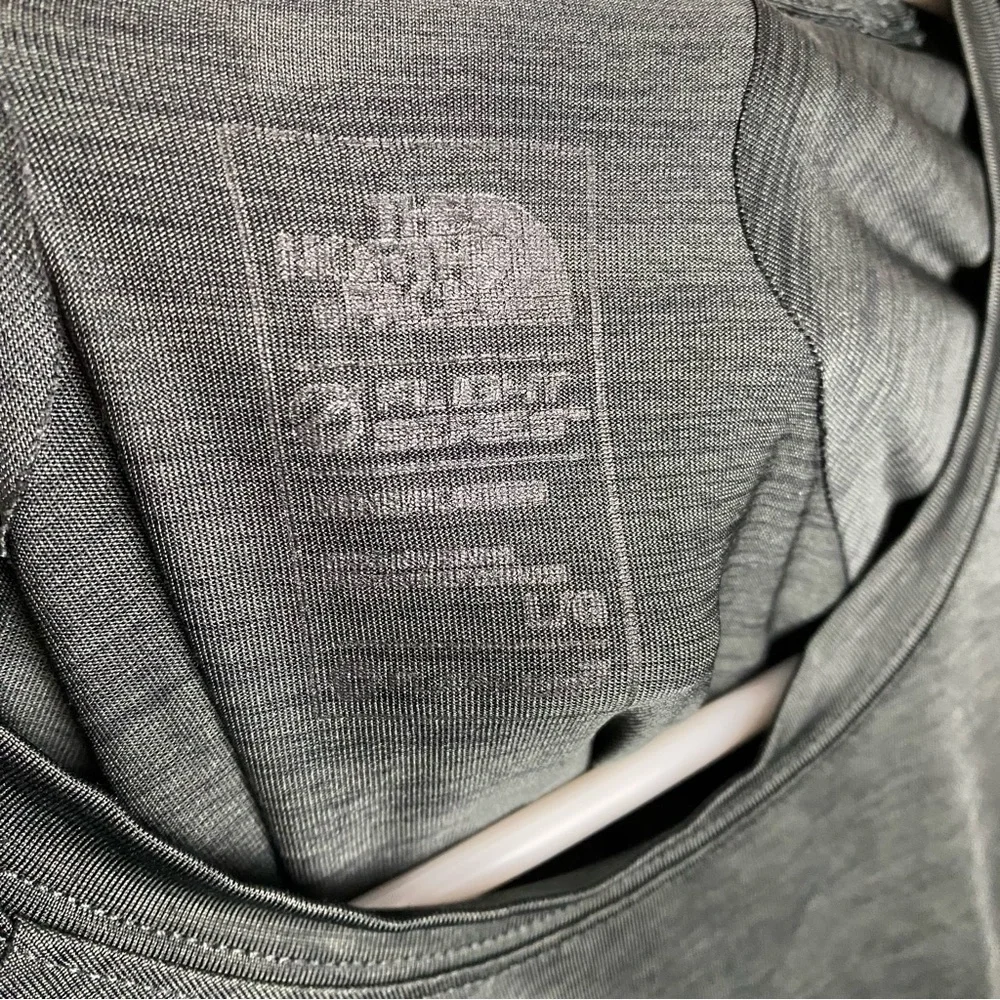 The North Face Flight Series Shirt Mens Size Large Gray Black Short Sleeve Crew